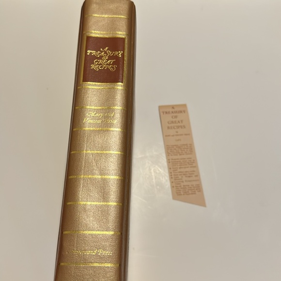A Treasury of Great Recipes by Mary and Vincent Price First Edition - Picture 2 of 6